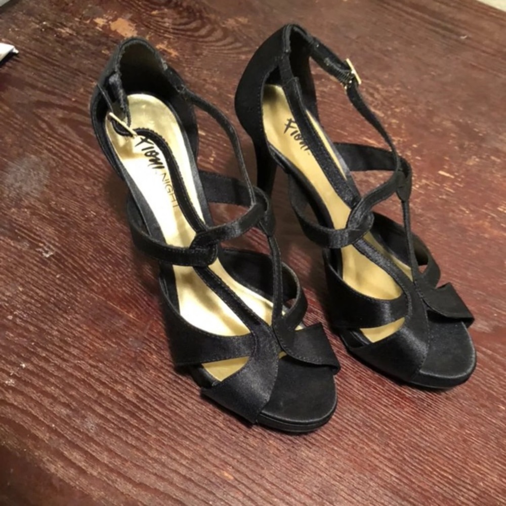 Heels - Picture 2 of 4